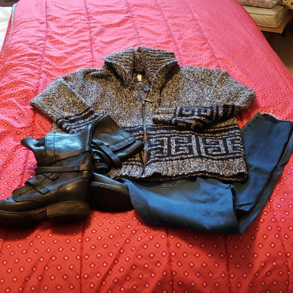 3/45 Kensie grey and black zip up sweater. Size sm - Picture 2 of 7